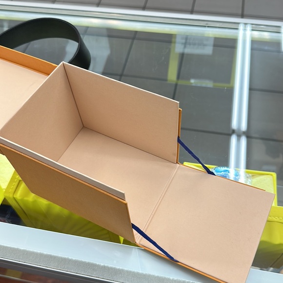 Louis Vuitton belt - Picture 5 of 5